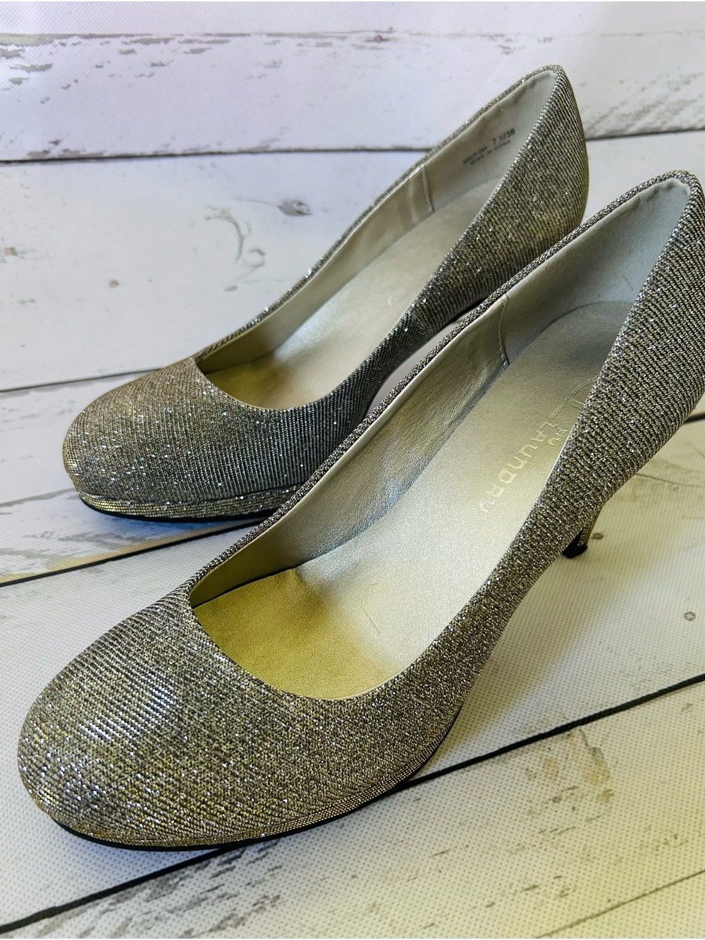 CL by Laundry Silver Glitter Round Toe Kitten Heels Sz 7M Metallic Finish